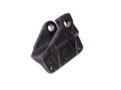 купить Кронштейн передней рессоры правый