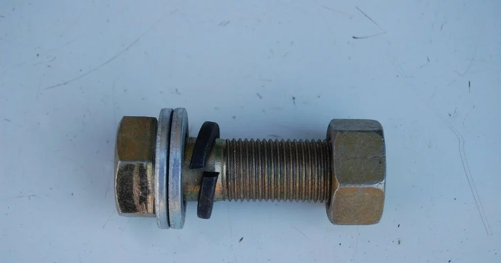 купить Болт М16х55х1.5 седельного устройства в сборе