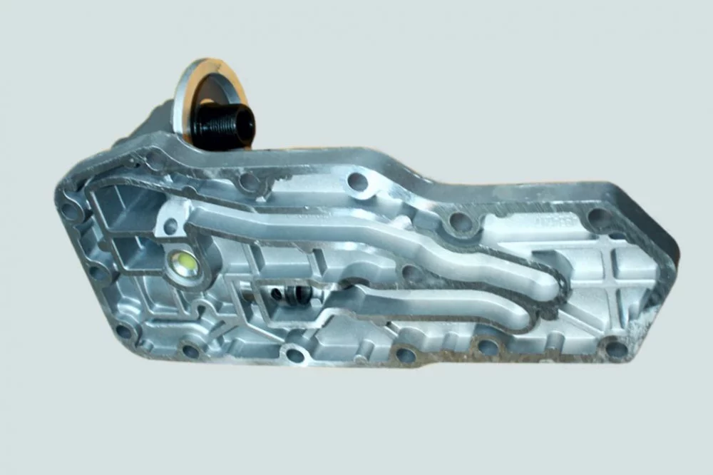 фото головка маслоохладителя bt, eqb 4934217, 3913967 dcec 4934218 